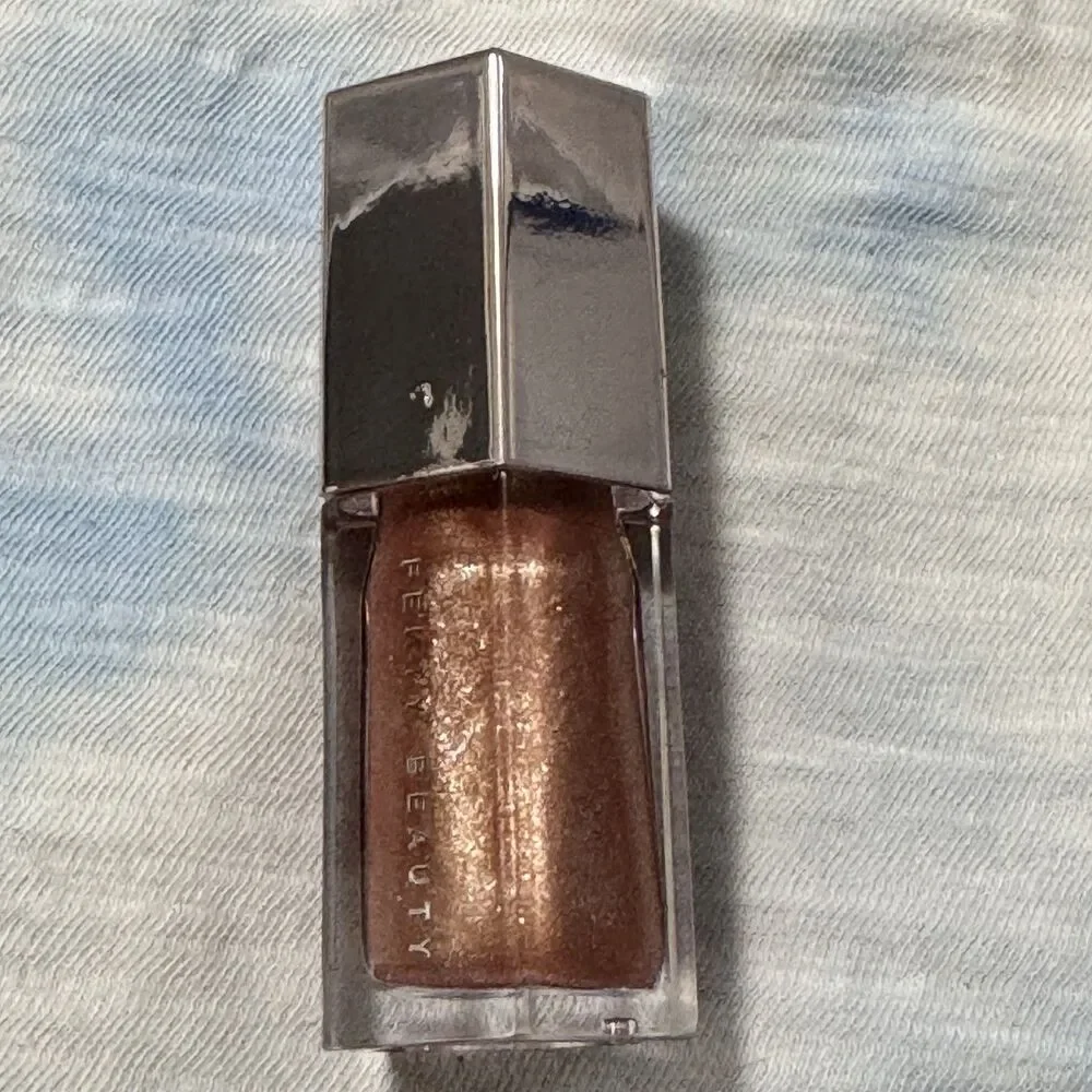 Fenty Beauty Gloss Bomb Universal Lip Luminizer - Cake Shake - 0.18fl oz - NWOB
